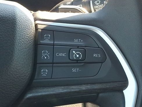 Used 2024 Jeep Grand Cherokee L Limited w/ Luxury Tech Group II AWD/4WD image 22