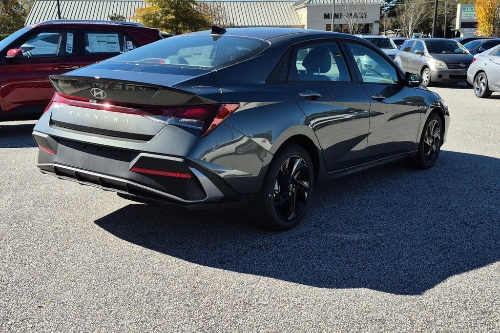 New 2026 Hyundai Elantra SEL Sport FWD image 5