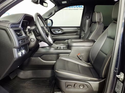 Used 2023 GMC Yukon SLT w/ SLT Luxury Package RWD image 7