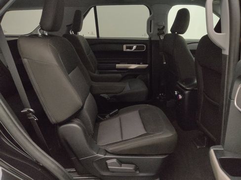 Used 2023 Ford Explorer XLT image 19