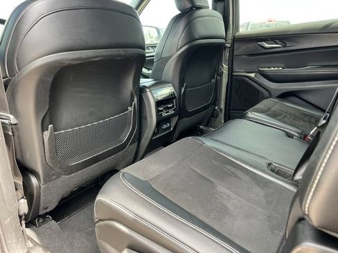 Used 2024 Jeep Grand Cherokee L Altitude AWD/4WD image 33