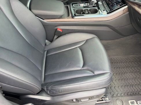 Used 2019 Audi Q8 Premium Plus AWD/4WD image 18
