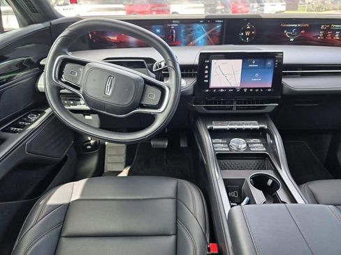 Certified 2025 Lincoln Nautilus Premier w/ Jet Appearance Package AWD/4WD image 7