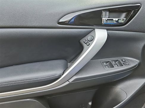 Used 2023 Mitsubishi Eclipse Cross SEL image 11