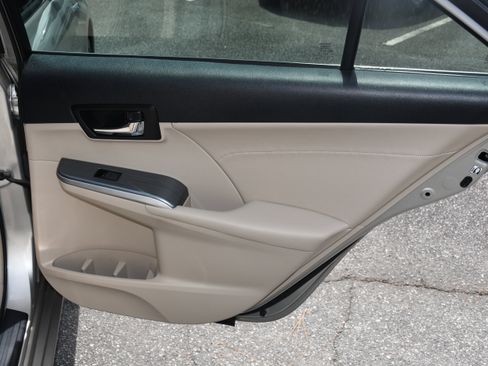 Used 2014 Toyota Camry XLE w/ Leather Package FWD image 20