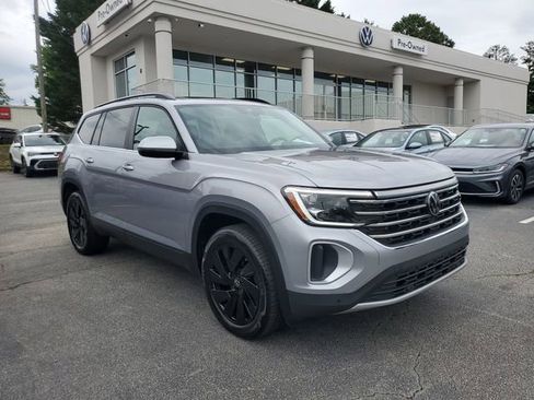 Certified 2024 Volkswagen Atlas SE w/ Panoramic Sunroof Package FWD image 3