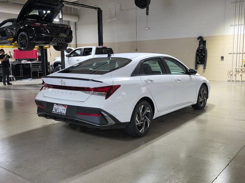 Certified 2025 Hyundai Elantra Sport FWD image 7