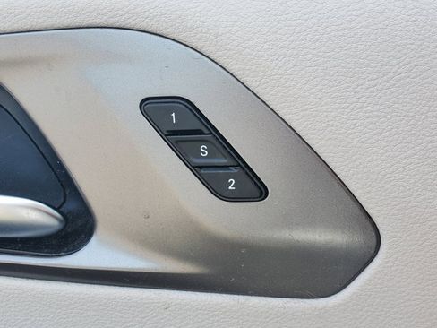 Used 2024 Chrysler Pacifica Touring-L AWD/4WD image 6