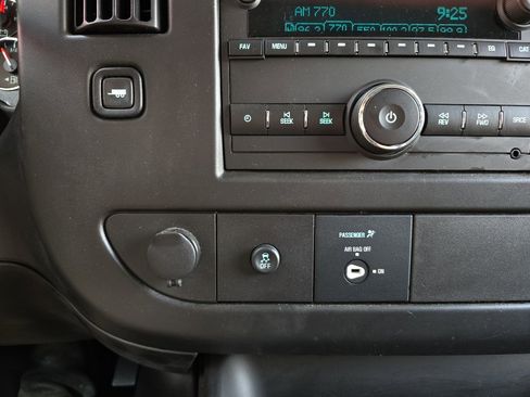 Used 2024 Chevrolet Express 2500 w/ Driver Convenience Package image 18