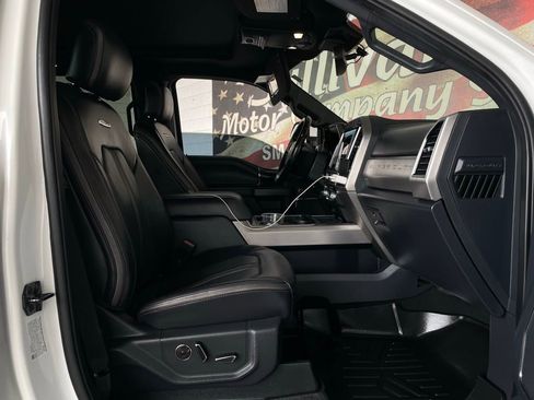 Used 2022 Ford F250 Platinum w/ FX4 Off-Road Package AWD/4WD image 23