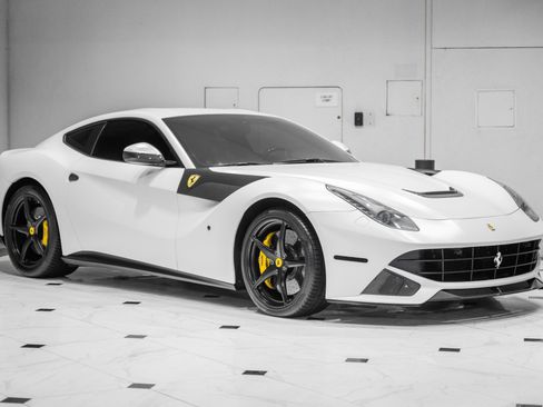 Used 2017 Ferrari F12 Berlinetta RWD image 3
