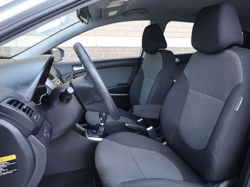 Used 2013 Hyundai Accent GS FWD image 18