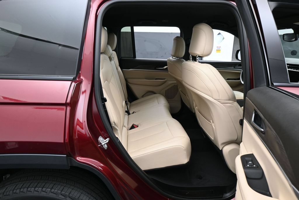Used 2023 Jeep Grand Cherokee Limited w/ Trailer Tow Prep Group (B) RWD image 39