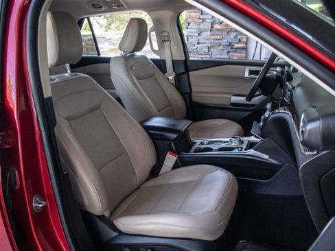 Used 2023 Ford Explorer Limited image 19