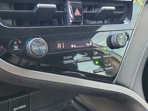 Used 2022 Toyota Camry SE w/ Convenience Package image 30