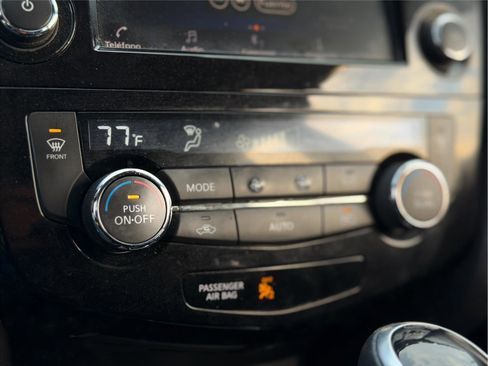 Used 2020 Nissan Rogue SV image 15