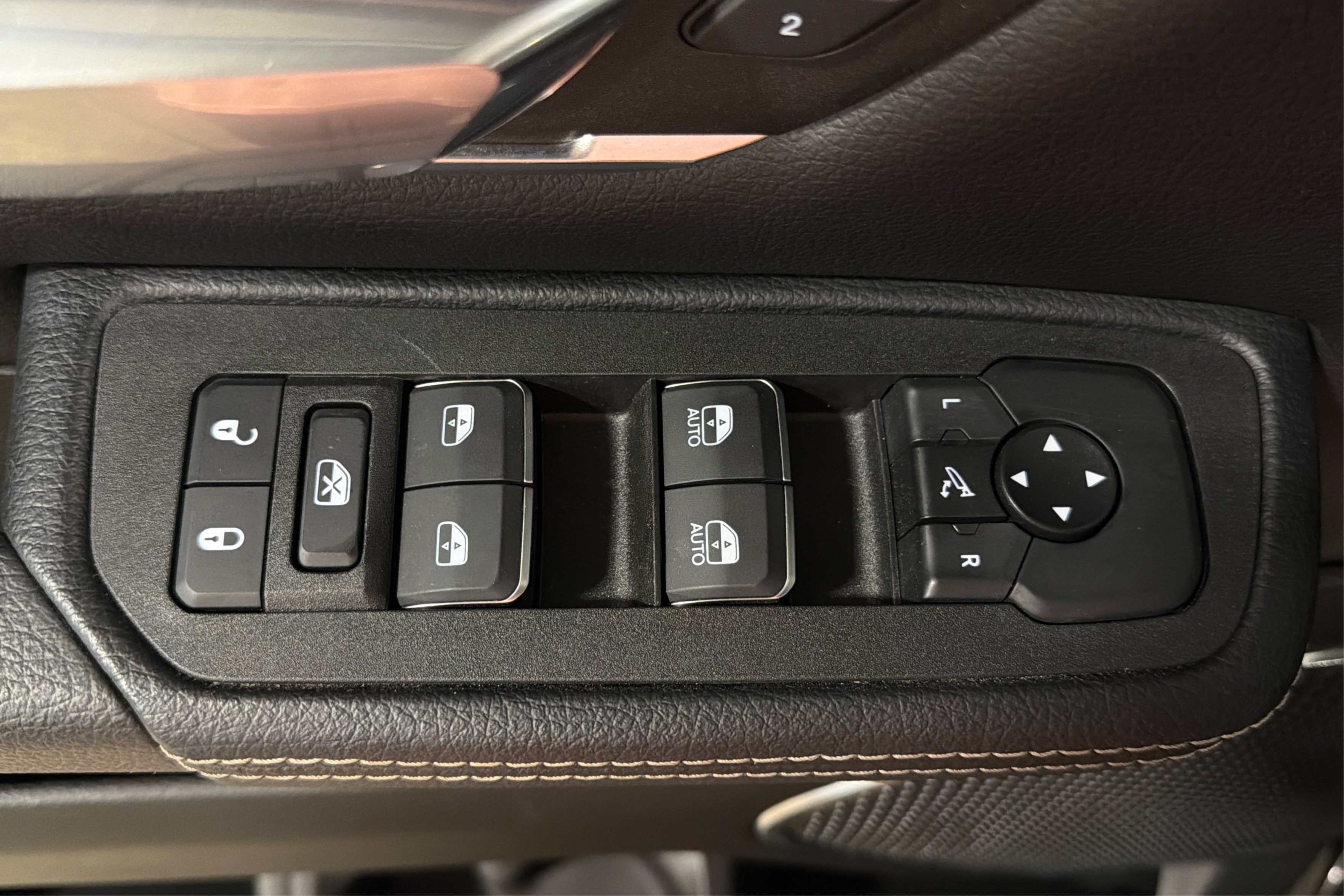 Used 2026 RAM 1500 Laramie AWD/4WD image 16