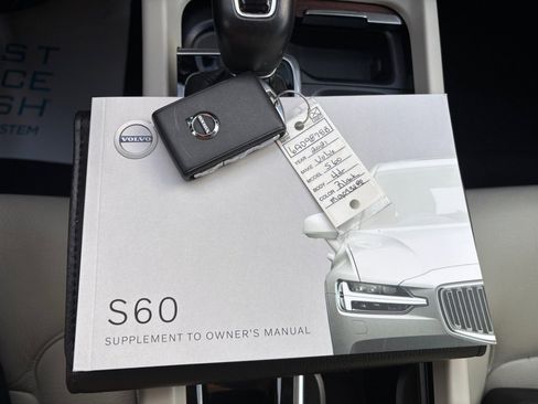 Used 2021 Volvo S60 T5 Momentum w/ Premium Package image 34