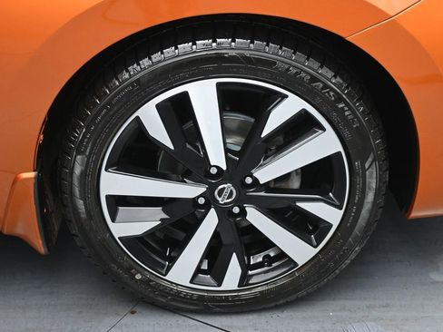 Used 2022 Nissan Versa SR w/ Convenience Package image 31