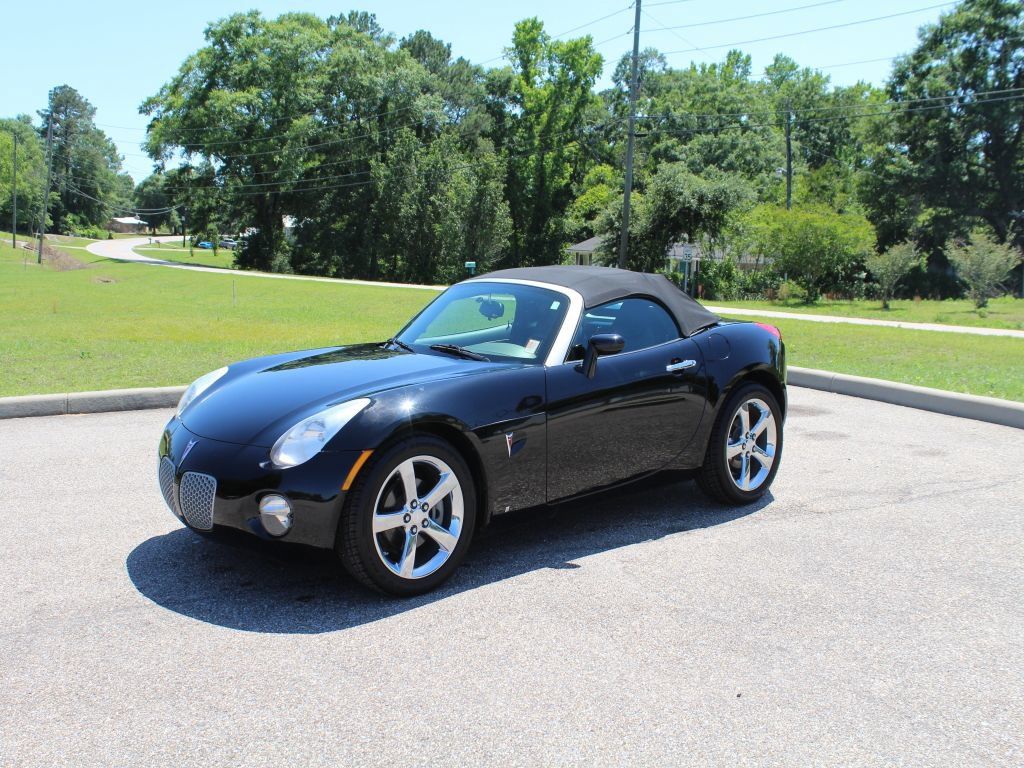 Used 2009 Pontiac Solstice Convertible w/ Preferred Package RWD image 2