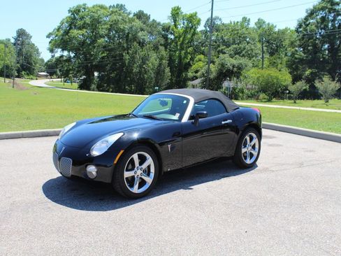Used 2009 Pontiac Solstice Convertible w/ Preferred Package RWD image 2