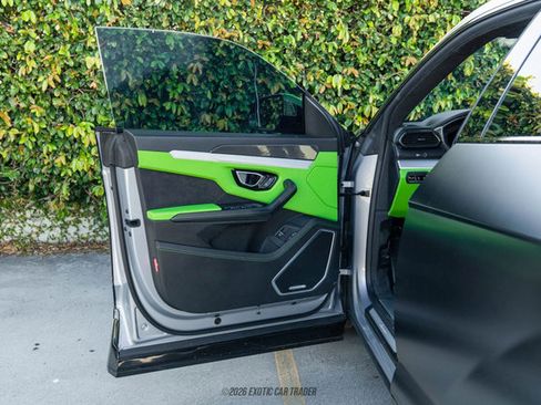 Used 2021 Lamborghini Urus image 20