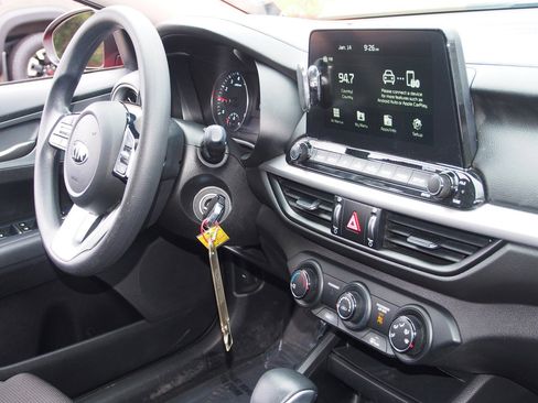 Used 2020 Kia Forte LXS image 10