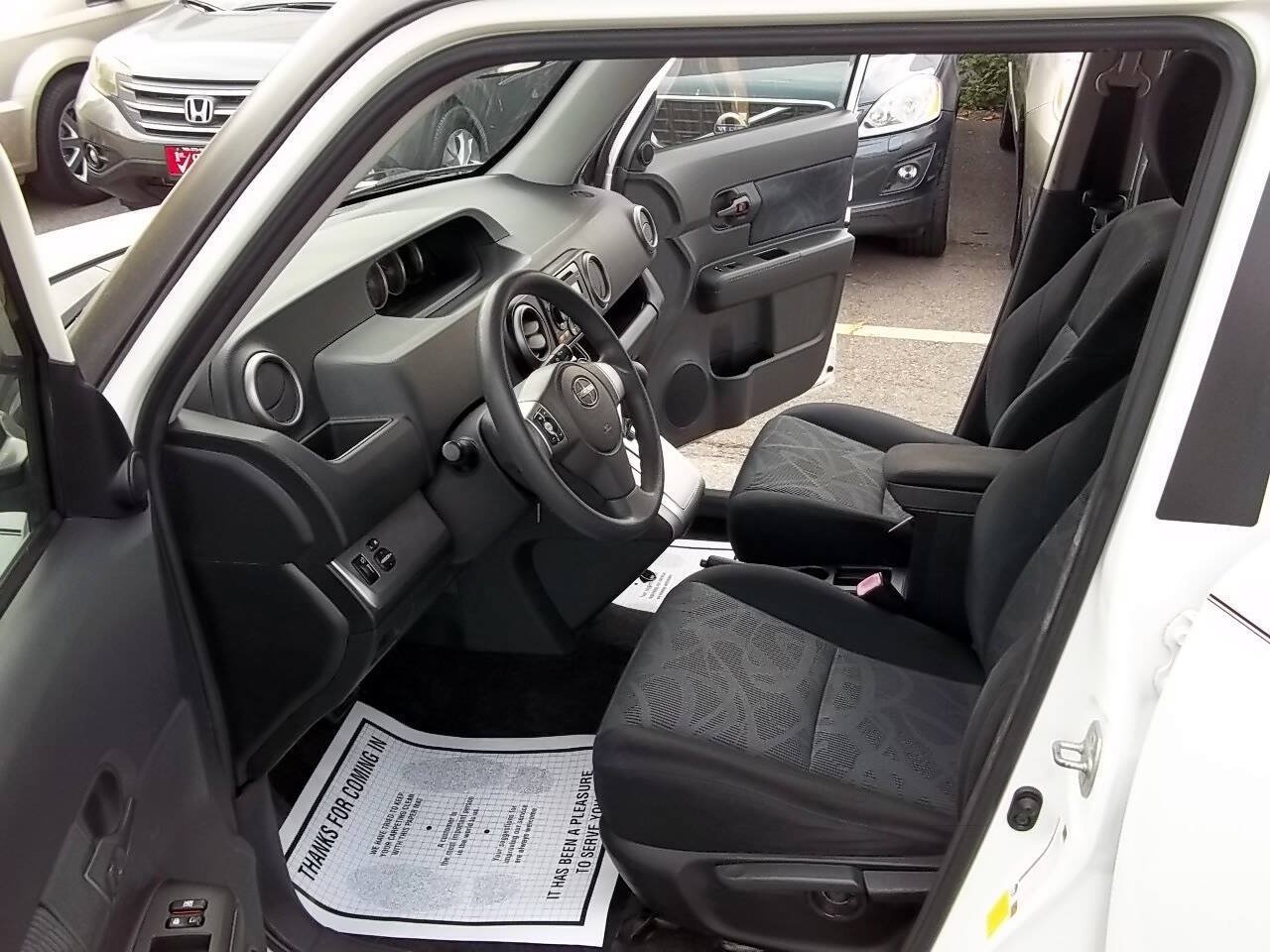 Used 2012 Scion xB FWD image 6