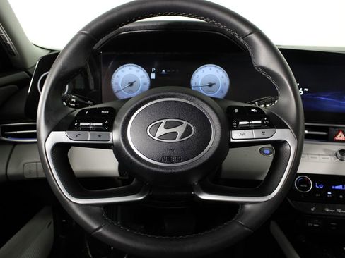 Used 2025 Hyundai Elantra Limited image 25