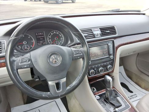 Used 2013 Volkswagen Passat TDI SEL Premium image 12
