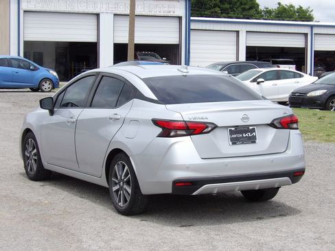 Used 2020 Nissan Versa SV FWD image 8