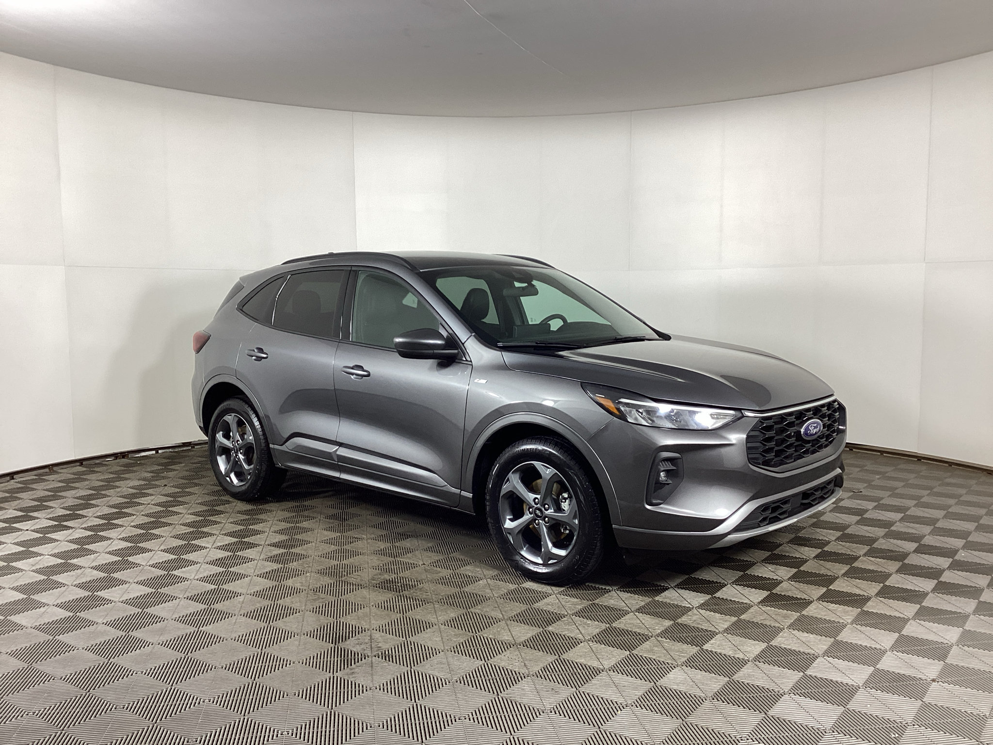 Used 2023 Ford Escape ST-Line Select w/ Tech Pack #1 AWD/4WD image 1