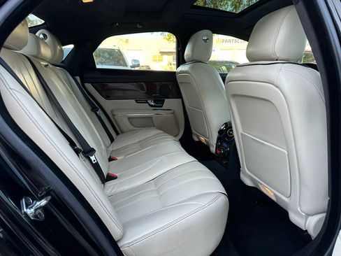 Used 2013 Jaguar XJ RWD image 27