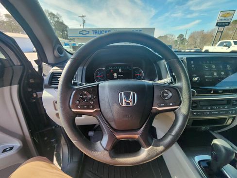 Used 2019 Honda Pilot EX image 16