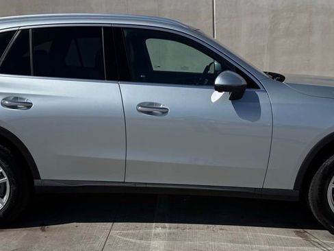 Used 2026 Mercedes-Benz GLC 300 image 3