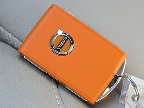 Used 2023 Volvo XC40 B5 Plus w/ Protection Package Premier image 39