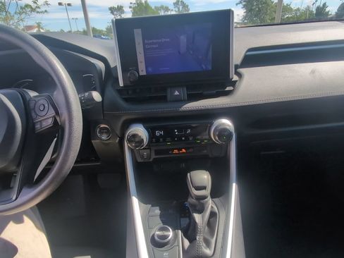 Used 2025 Toyota RAV4 XLE AWD/4WD image 18