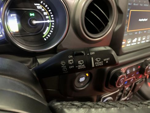 Used 2023 Jeep Wrangler Unlimited w/ Sun & Screen Package image 29