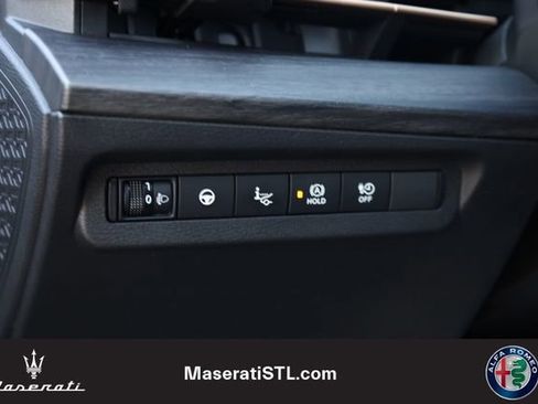 Used 2023 Nissan Ariya FWD image 12