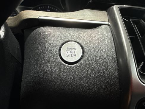 Used 2023 Kia Sorento S w/ Panoramic Sunroof Package AWD/4WD image 30