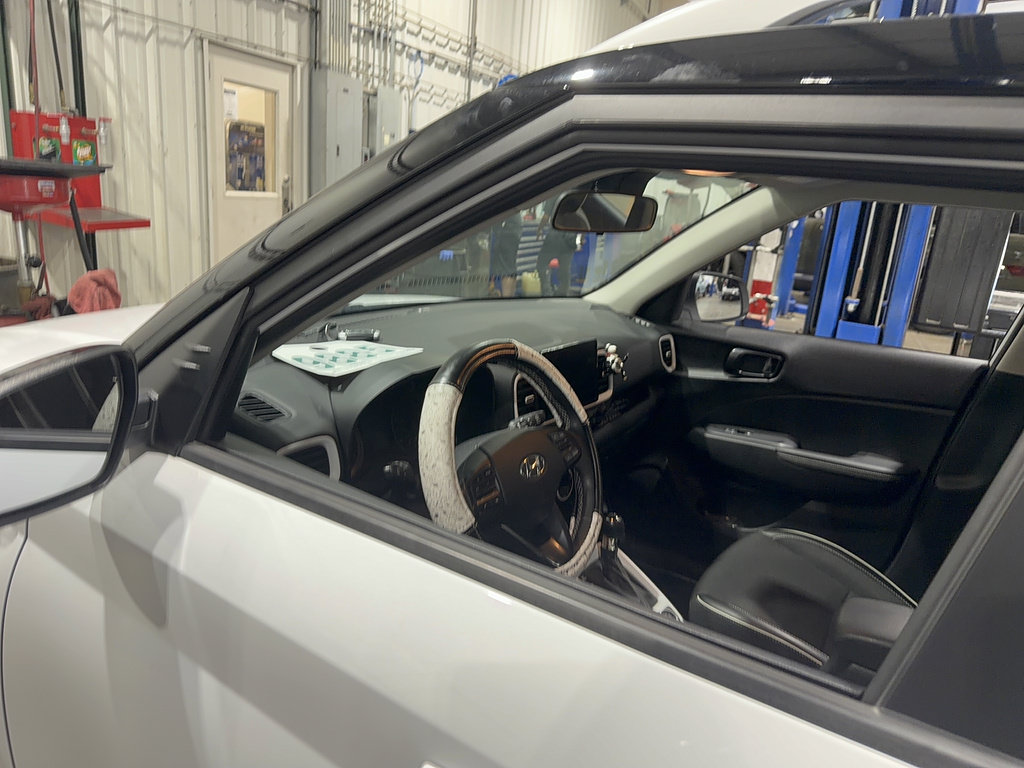Used 2022 Hyundai Venue SEL FWD image 8