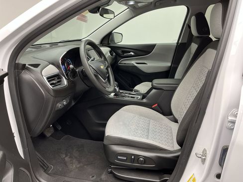 Used 2023 Chevrolet Equinox LS w/ LS Convenience Package AWD/4WD image 3