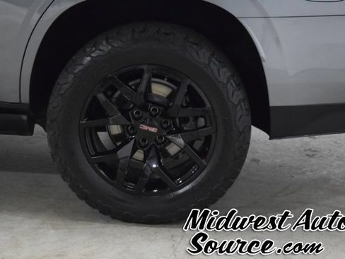 Used 2021 GMC Yukon AT4 w/ AT4 Premium Package AWD/4WD image 8