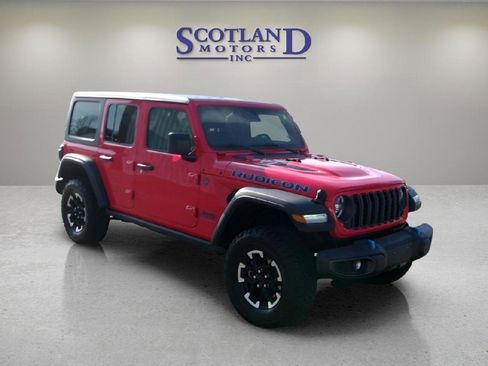 Used 2025 Jeep Wrangler Unlimited Rubicon 4xe w/ Convenience Group AWD/4WD image 5
