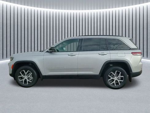 New 2025 Jeep Grand Cherokee Limited w/ Luxury Tech Group II image 17