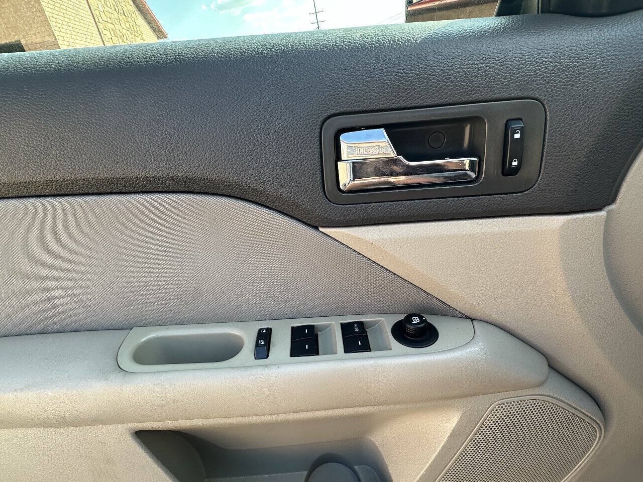 Used 2012 Ford Fusion SE FWD image 12