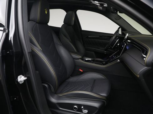 Certified 2023 Maserati Grecale Modena image 17