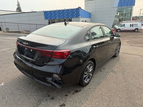 Used 2024 Kia Forte LXS w/ LXS Technology Package FWD image 8