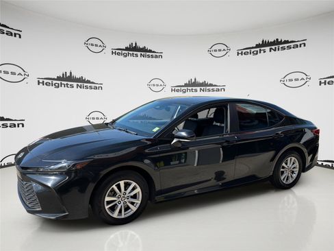 Used 2025 Toyota Camry LE w/ Convenience Package image 2