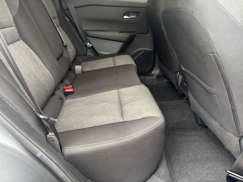 Used 2025 Nissan Rogue SV image 40